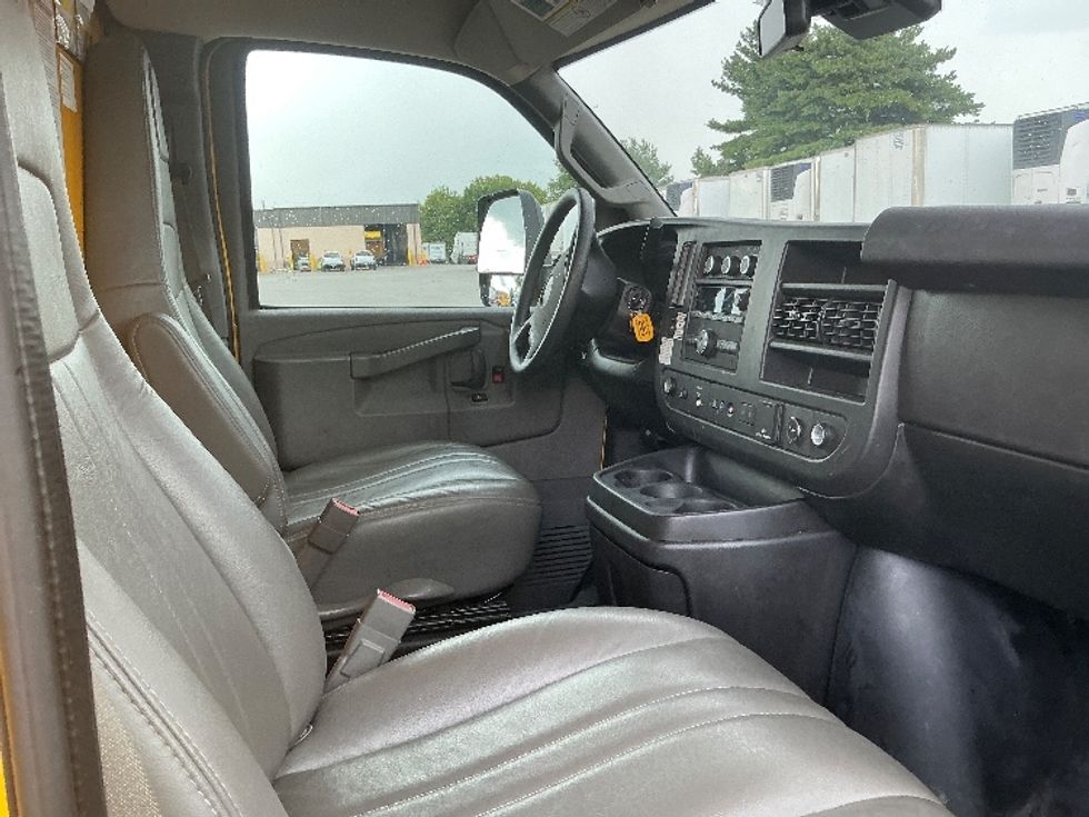 Light Duty Box Truck-Light and Medium Duty Trucks-GMC-2021-Savana G33903-Indianapolis-IN-68,680\n\t\tmiles-$ 27,750 - Image 18