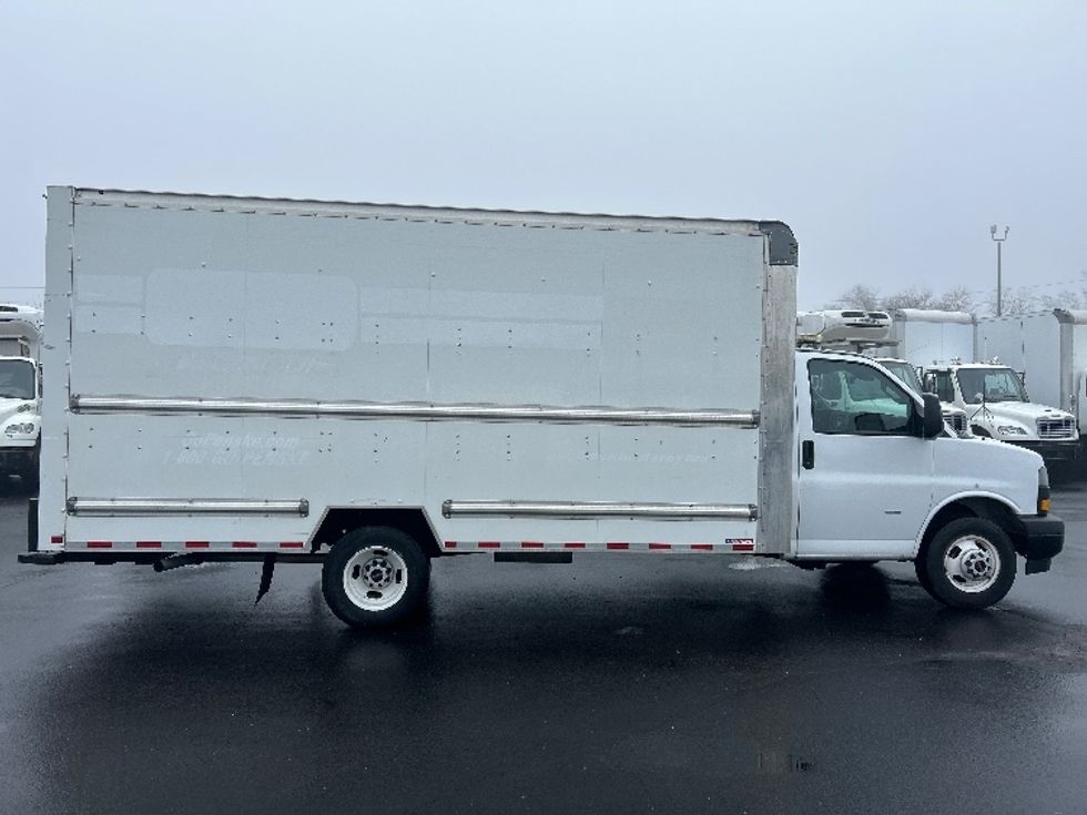 Light Duty Box Truck-Light and Medium Duty Trucks-GMC-2021-Savana G33903-Indianapolis-IN-80,950\n\t\tmiles-$ 30,750 - Image 14