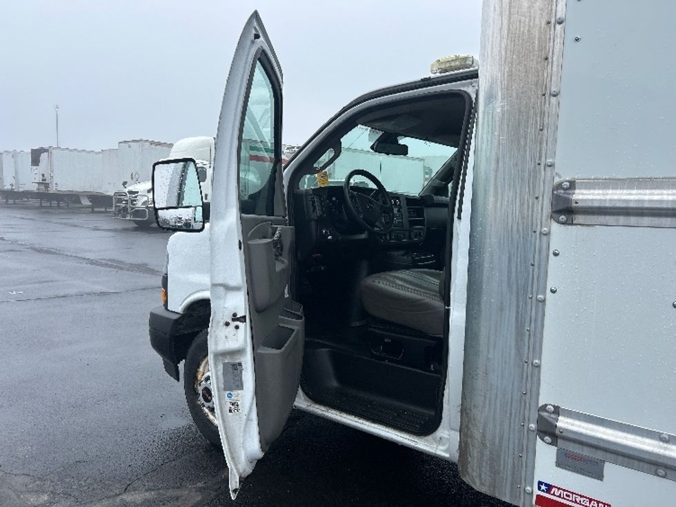 Light Duty Box Truck-Light and Medium Duty Trucks-GMC-2021-Savana G33903-Indianapolis-IN-80,950\n\t\tmiles-$ 30,750 - Image 15
