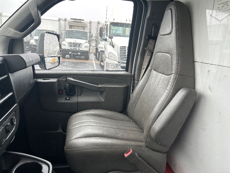 Light Duty Box Truck-Light and Medium Duty Trucks-GMC-2021-Savana G33903-Indianapolis-IN-80,950\n\t\tmiles-$ 30,750 - Image 18