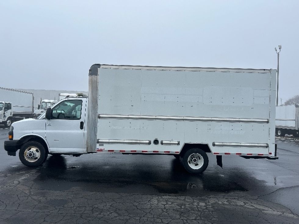 Light Duty Box Truck-Light and Medium Duty Trucks-GMC-2021-Savana G33903-Indianapolis-IN-80,950\n\t\tmiles-$ 30,750 - Image 4