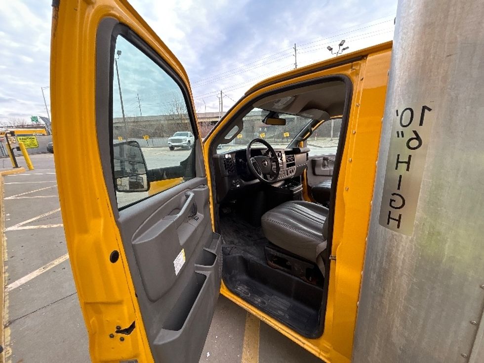 Light Duty Box Truck-Light and Medium Duty Trucks-GMC-2021-Savana G33903-Indianapolis-IN-87,804\n\t\tmiles-$ 27,000 - Image 15