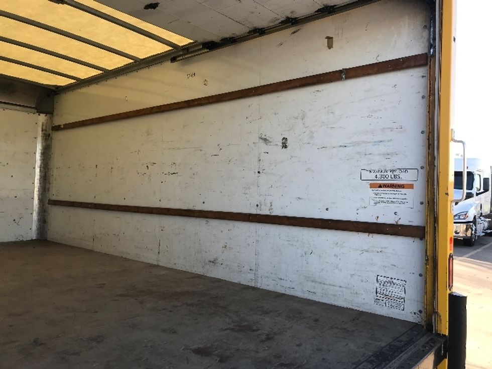 Light Duty Box Truck-Light and Medium Duty Trucks-GMC-2021-Savana G33903-Indianapolis-IN-88,333\n\t\tmiles-$ 27,000 - Image 12