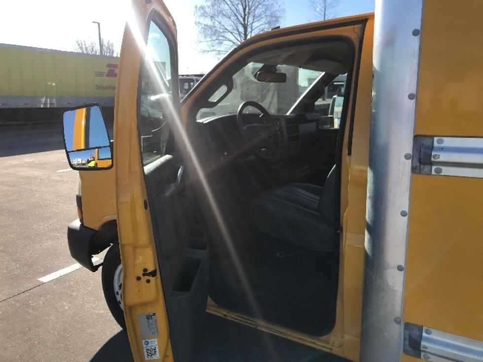 Light Duty Box Truck-Light and Medium Duty Trucks-GMC-2021-Savana G33903-Indianapolis-IN-88,333\n\t\tmiles-$ 27,000 - Image 16