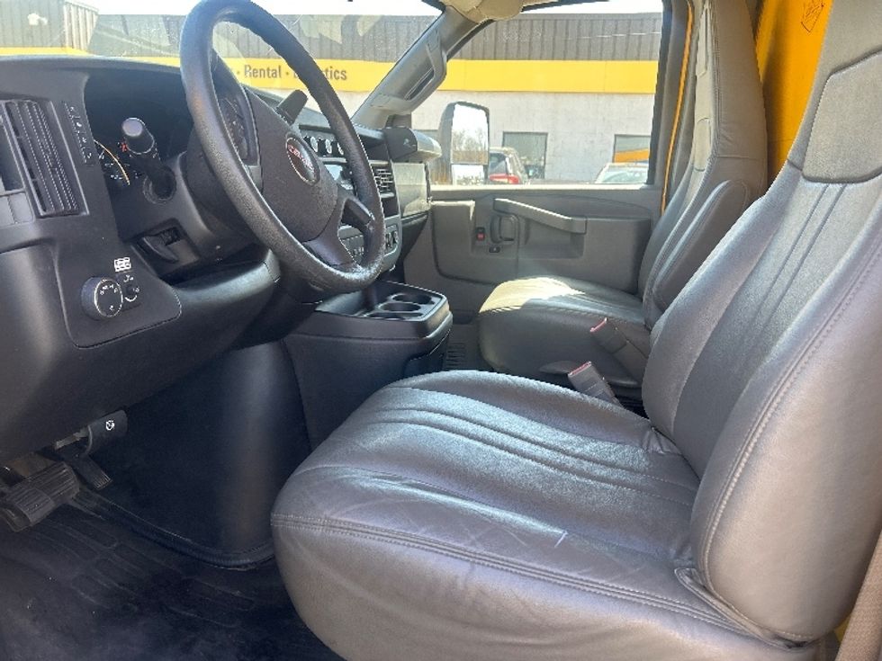 Light Duty Box Truck-Light and Medium Duty Trucks-GMC-2021-Savana G33903-Indianapolis-IN-88,333\n\t\tmiles-$ 27,000 - Image 17