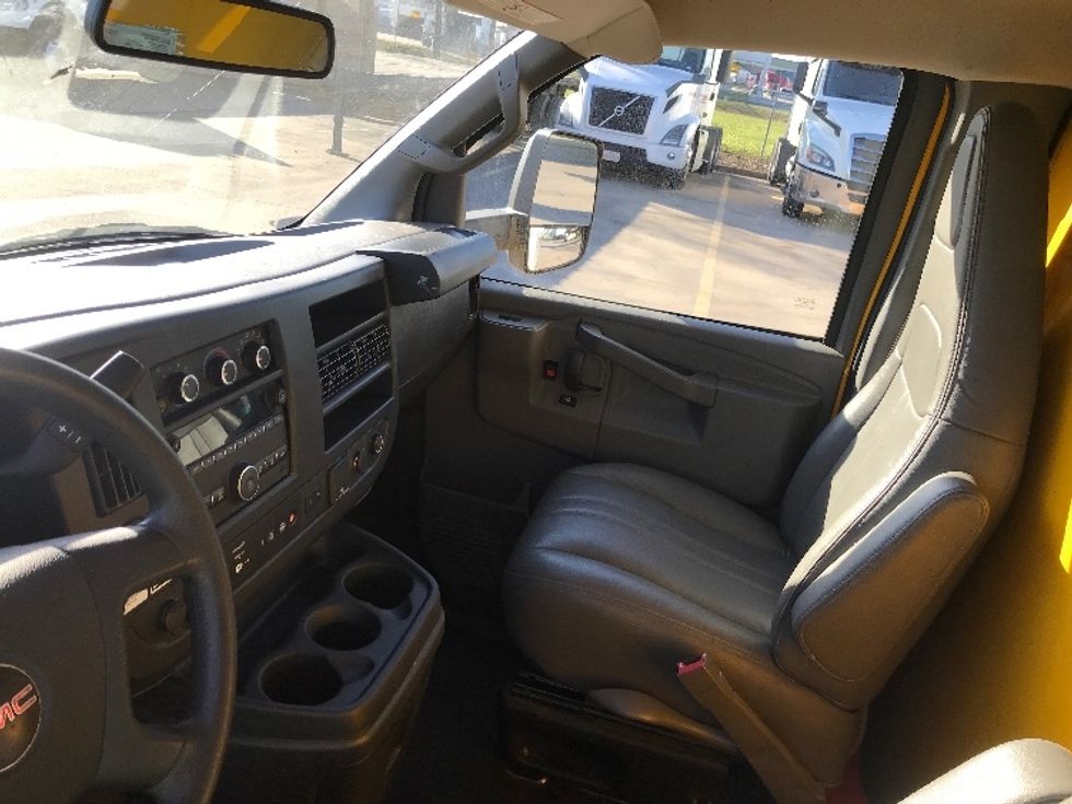 Light Duty Box Truck-Light and Medium Duty Trucks-GMC-2021-Savana G33903-Indianapolis-IN-88,333\n\t\tmiles-$ 27,000 - Image 19