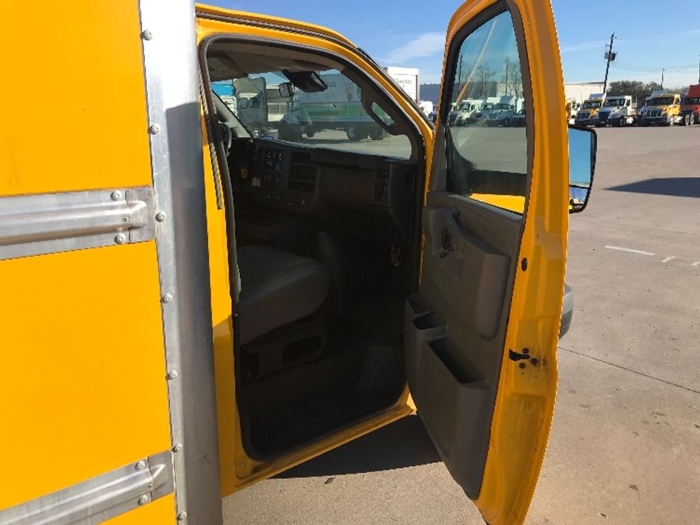 Light Duty Box Truck-Light and Medium Duty Trucks-GMC-2021-Savana G33903-Indianapolis-IN-88,333\n\t\tmiles-$ 27,000 - Image 20