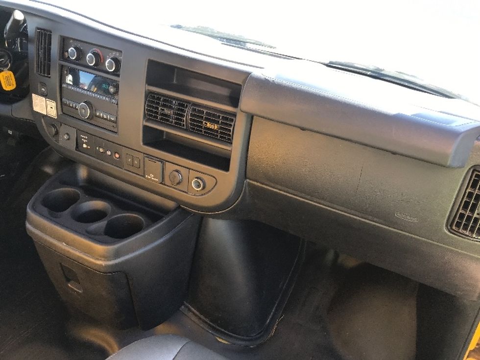 Light Duty Box Truck-Light and Medium Duty Trucks-GMC-2021-Savana G33903-Indianapolis-IN-88,333\n\t\tmiles-$ 27,000 - Image 21