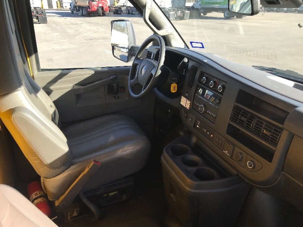 Light Duty Box Truck-Light and Medium Duty Trucks-GMC-2021-Savana G33903-Indianapolis-IN-88,333\n\t\tmiles-$ 27,000 - Image 22