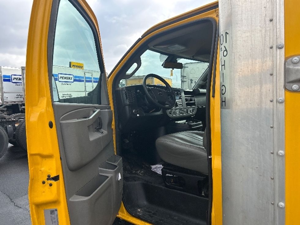 Light Duty Box Truck-Light and Medium Duty Trucks-GMC-2021-Savana G33903-Indianapolis-IN-88,362\n\t\tmiles-$ 29,250 - Image 15