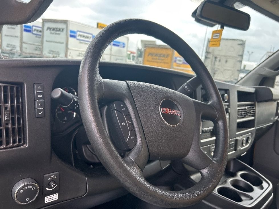 Light Duty Box Truck-Light and Medium Duty Trucks-GMC-2021-Savana G33903-Indianapolis-IN-88,362\n\t\tmiles-$ 29,250 - Image 16