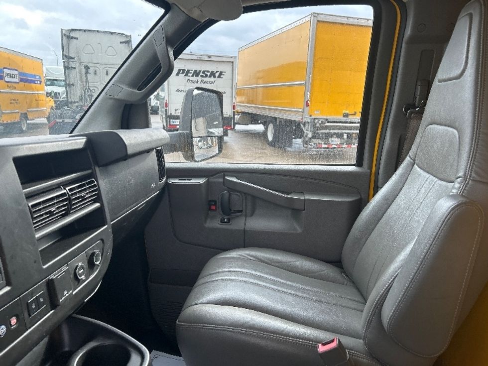 Light Duty Box Truck-Light and Medium Duty Trucks-GMC-2021-Savana G33903-Indianapolis-IN-88,362\n\t\tmiles-$ 29,250 - Image 18