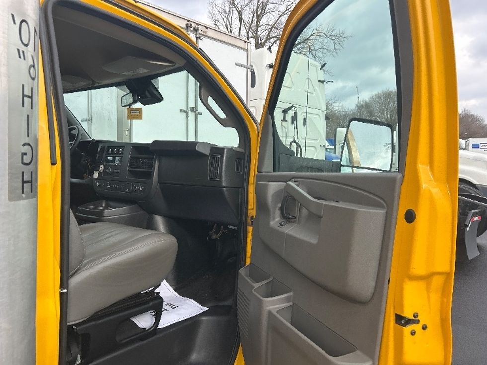 Light Duty Box Truck-Light and Medium Duty Trucks-GMC-2021-Savana G33903-Indianapolis-IN-88,362\n\t\tmiles-$ 29,250 - Image 19