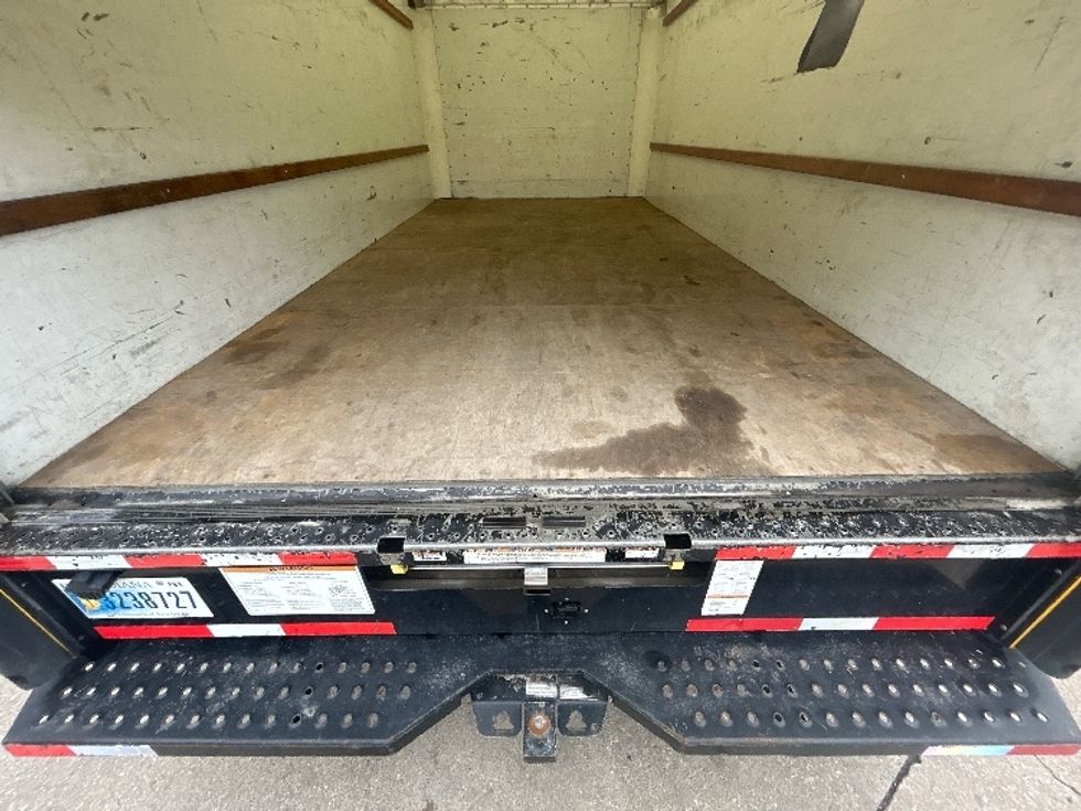 Light Duty Box Truck-Light and Medium Duty Trucks-GMC-2021-Savana G33903-Indianapolis-IN-88,362\n\t\tmiles-$ 29,250 - Image 9