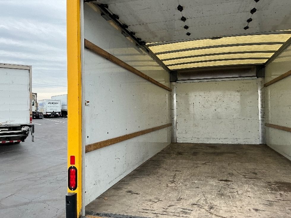 Light Duty Box Truck-Light and Medium Duty Trucks-GMC-2021-Savana G33903-Indianapolis-IN-88,520\n\t\tmiles-$ 27,000 - Image 11