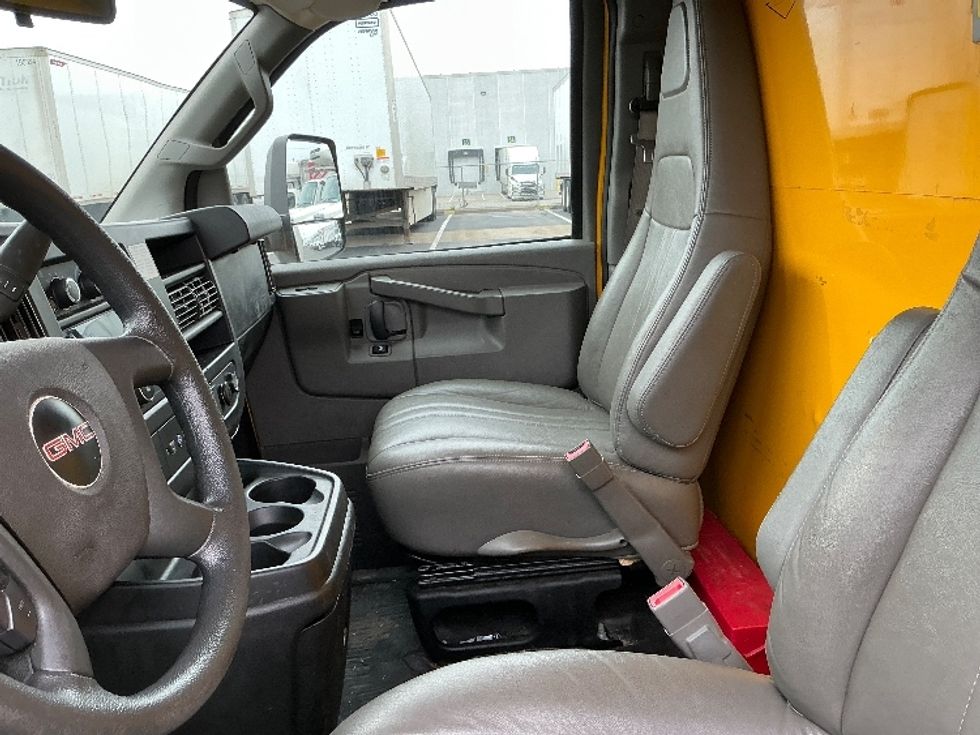 Light Duty Box Truck-Light and Medium Duty Trucks-GMC-2021-Savana G33903-Indianapolis-IN-88,520\n\t\tmiles-$ 27,000 - Image 19
