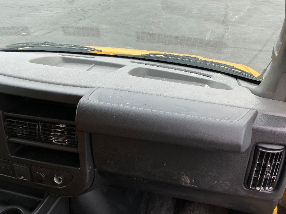 Light Duty Box Truck-Light and Medium Duty Trucks-GMC-2021-Savana G33903-Indianapolis-IN-88,520\n\t\tmiles-$ 27,000 - Image 21