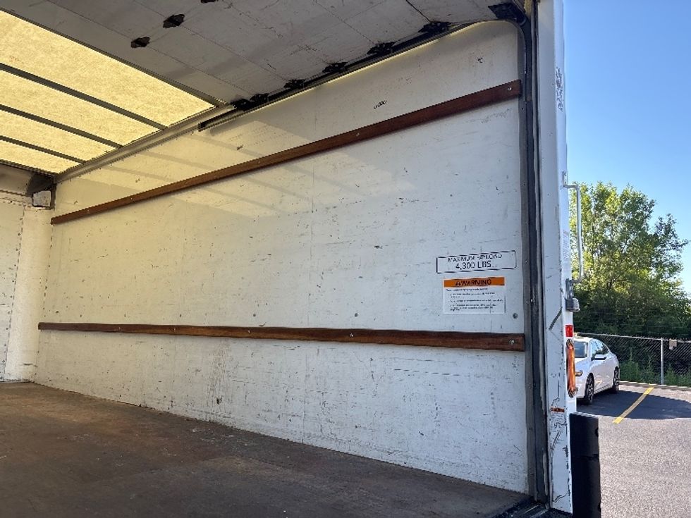 Light Duty Box Truck-Light and Medium Duty Trucks-GMC-2021-Savana G33903-Indianapolis-IN-95,259\n\t\tmiles-$ 29,250 - Image 12