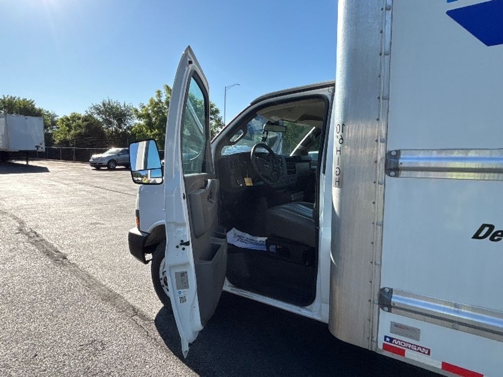 Light Duty Box Truck-Light and Medium Duty Trucks-GMC-2021-Savana G33903-Indianapolis-IN-95,259\n\t\tmiles-$ 29,250 - Image 16