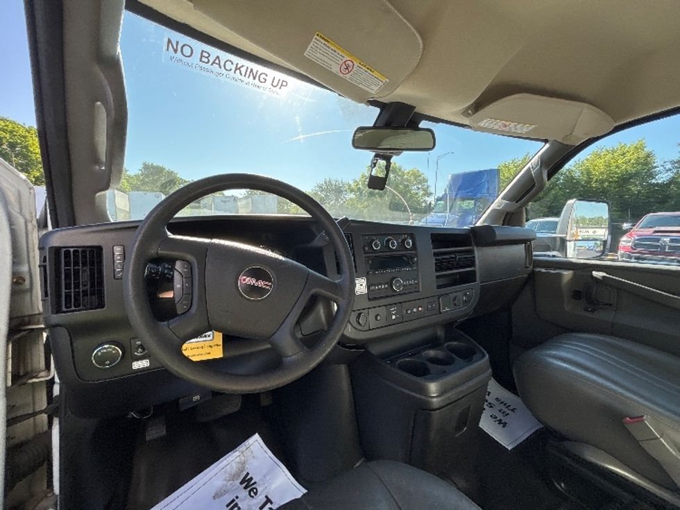 Light Duty Box Truck-Light and Medium Duty Trucks-GMC-2021-Savana G33903-Indianapolis-IN-95,259\n\t\tmiles-$ 29,250 - Image 18