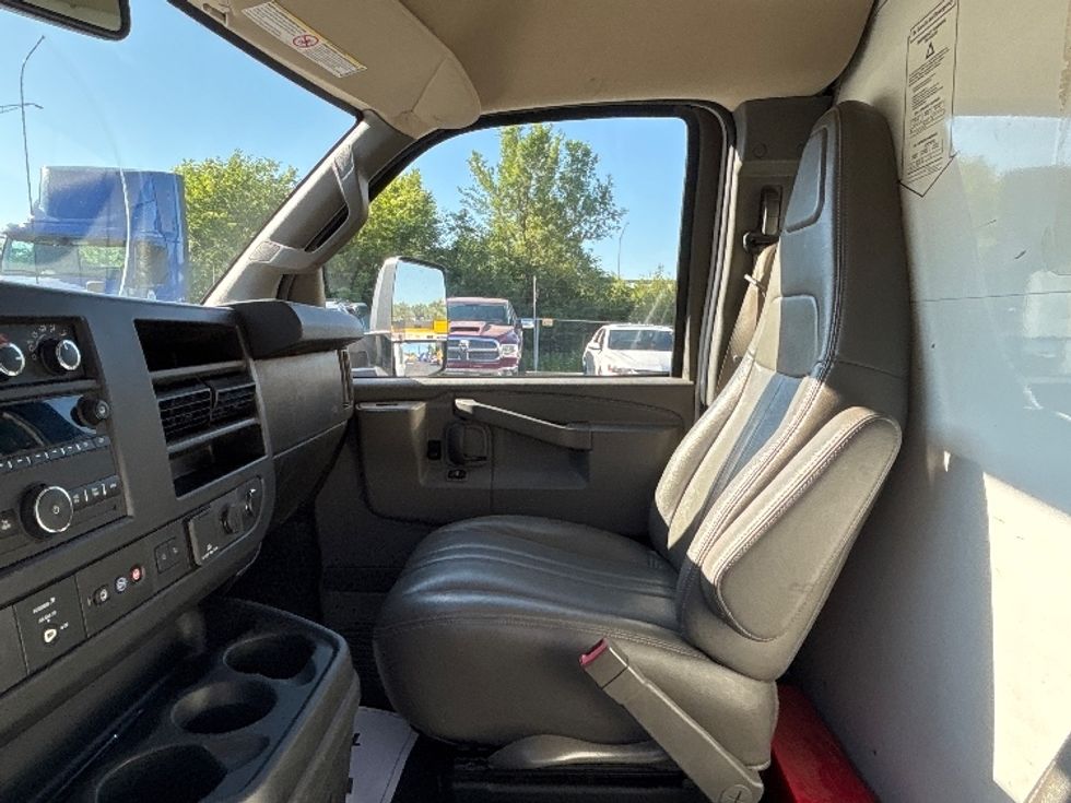 Light Duty Box Truck-Light and Medium Duty Trucks-GMC-2021-Savana G33903-Indianapolis-IN-95,259\n\t\tmiles-$ 29,250 - Image 19