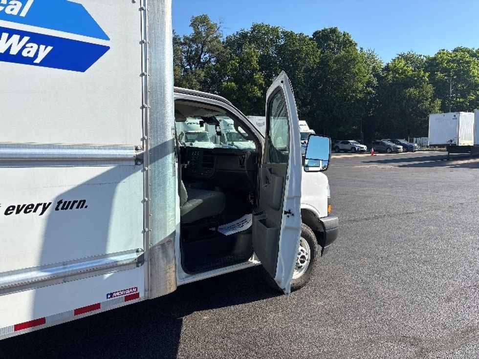 Light Duty Box Truck-Light and Medium Duty Trucks-GMC-2021-Savana G33903-Indianapolis-IN-95,259\n\t\tmiles-$ 29,250 - Image 20