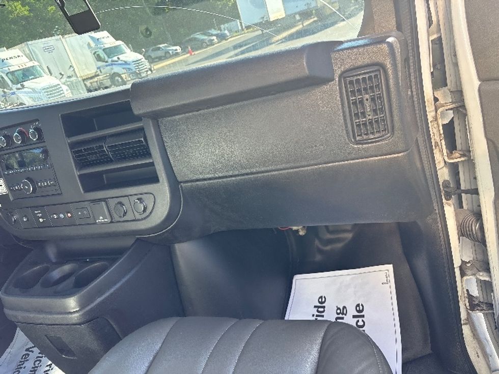 Light Duty Box Truck-Light and Medium Duty Trucks-GMC-2021-Savana G33903-Indianapolis-IN-95,259\n\t\tmiles-$ 29,250 - Image 21