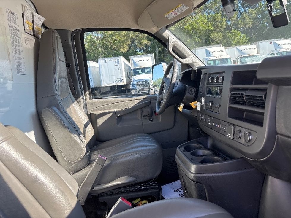 Light Duty Box Truck-Light and Medium Duty Trucks-GMC-2021-Savana G33903-Indianapolis-IN-95,259\n\t\tmiles-$ 29,250 - Image 22