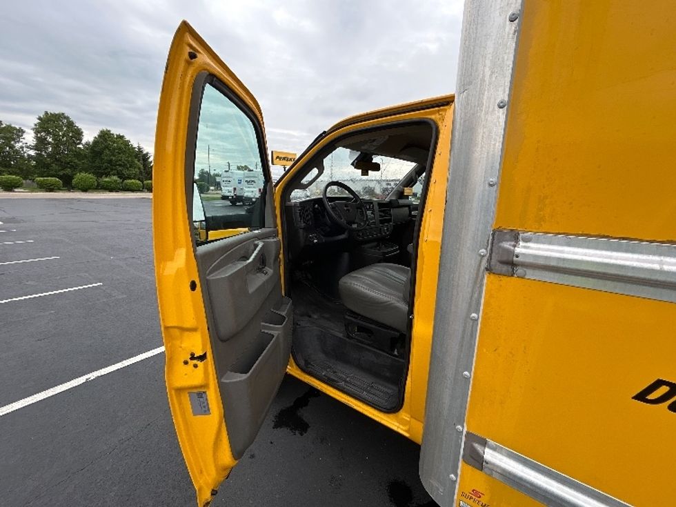 Light Duty Box Truck-Light and Medium Duty Trucks-GMC-2021-Savana G33903-Indianapolis-IN-96,654\n\t\tmiles-$ 24,750 - Image 16