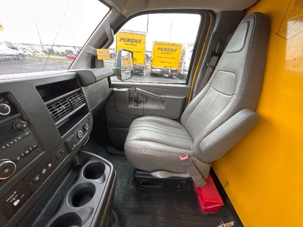 Light Duty Box Truck-Light and Medium Duty Trucks-GMC-2021-Savana G33903-Indianapolis-IN-96,654\n\t\tmiles-$ 24,750 - Image 19
