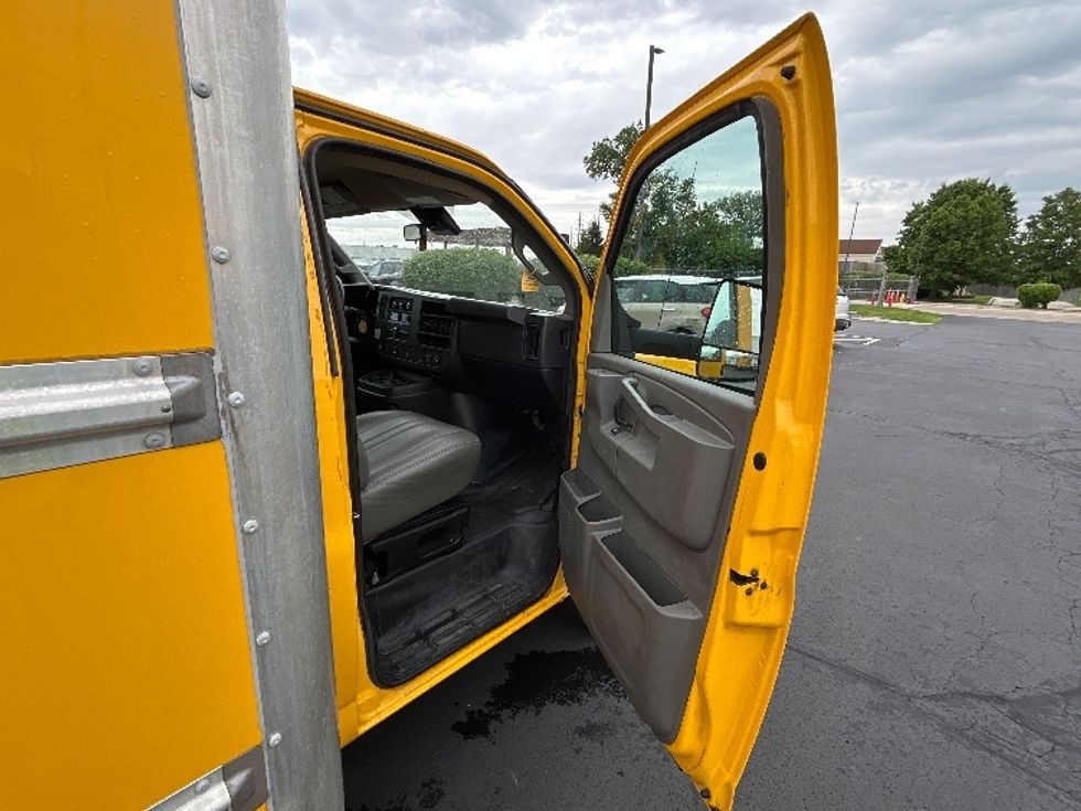 Light Duty Box Truck-Light and Medium Duty Trucks-GMC-2021-Savana G33903-Indianapolis-IN-96,654\n\t\tmiles-$ 24,750 - Image 20