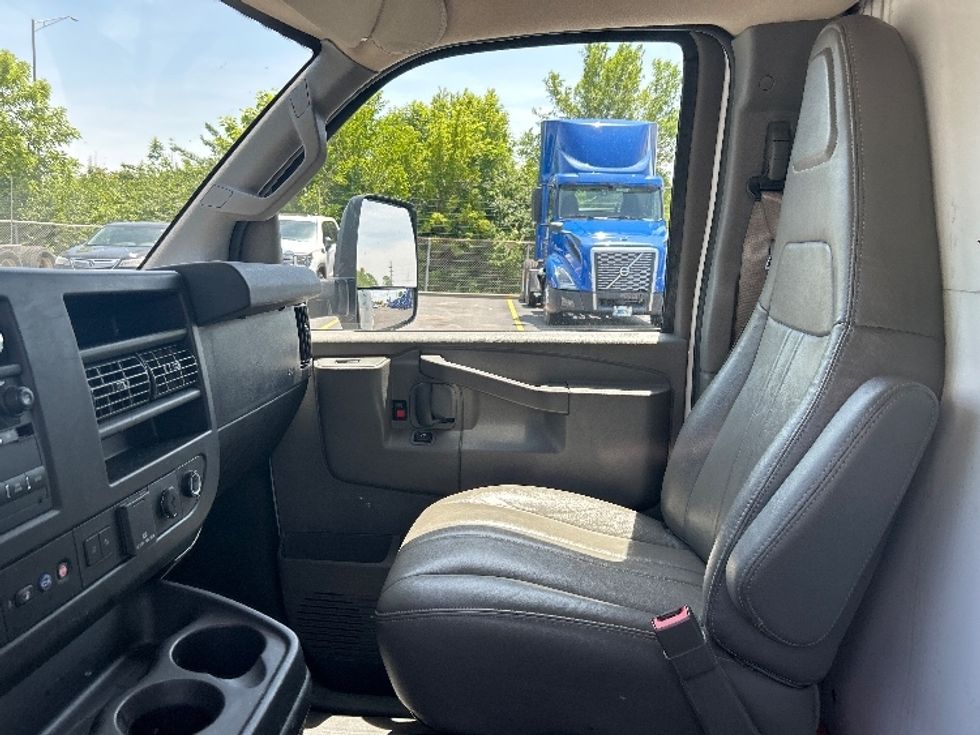 Light Duty Box Truck-Light and Medium Duty Trucks-GMC-2021-Savana G33903-Indianapolis-IN-96,954\n\t\tmiles-$ 29,000 - Image 19