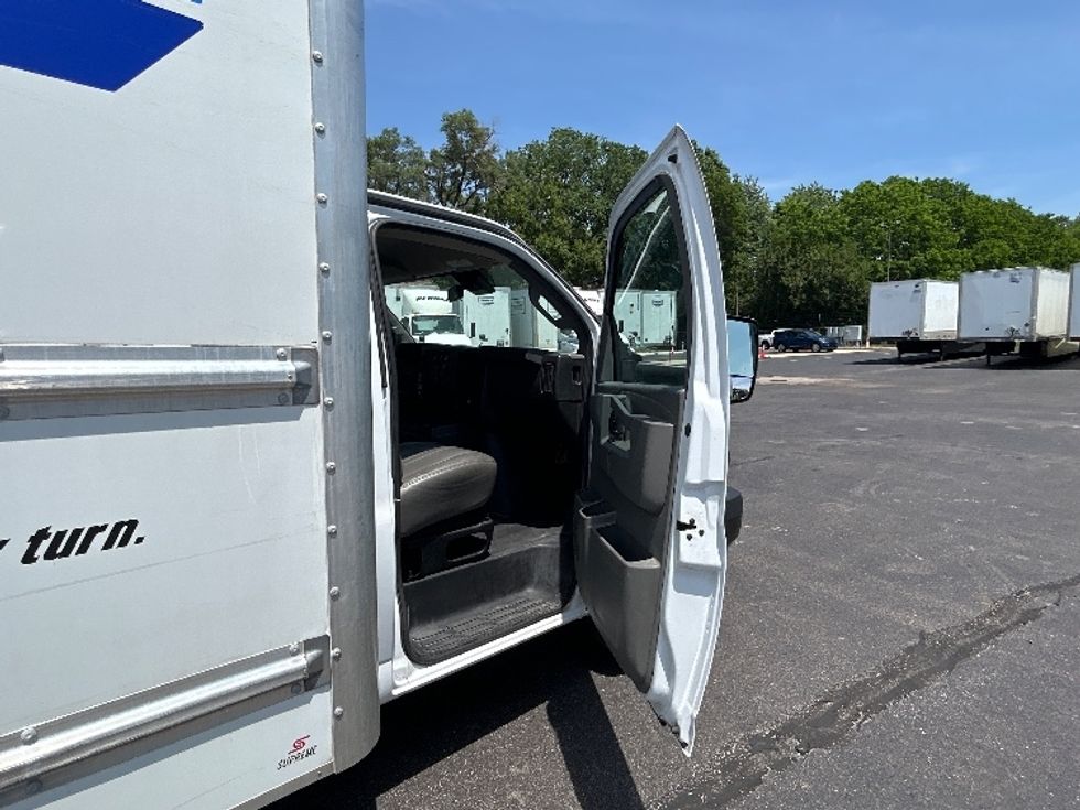 Light Duty Box Truck-Light and Medium Duty Trucks-GMC-2021-Savana G33903-Indianapolis-IN-96,954\n\t\tmiles-$ 29,000 - Image 20