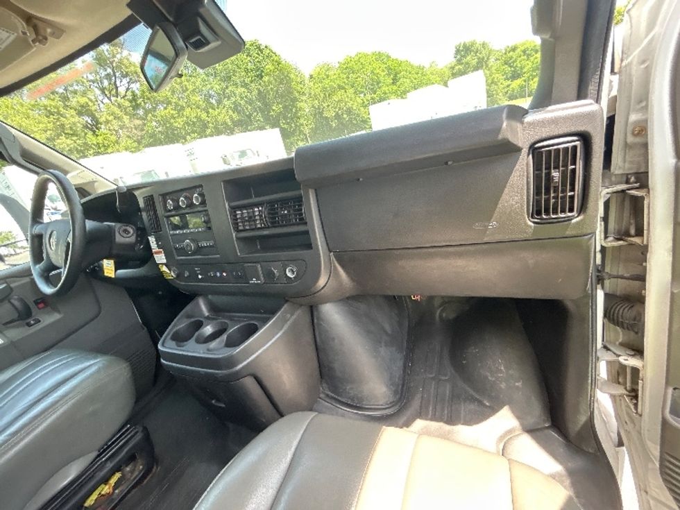 Light Duty Box Truck-Light and Medium Duty Trucks-GMC-2021-Savana G33903-Indianapolis-IN-96,954\n\t\tmiles-$ 29,000 - Image 21