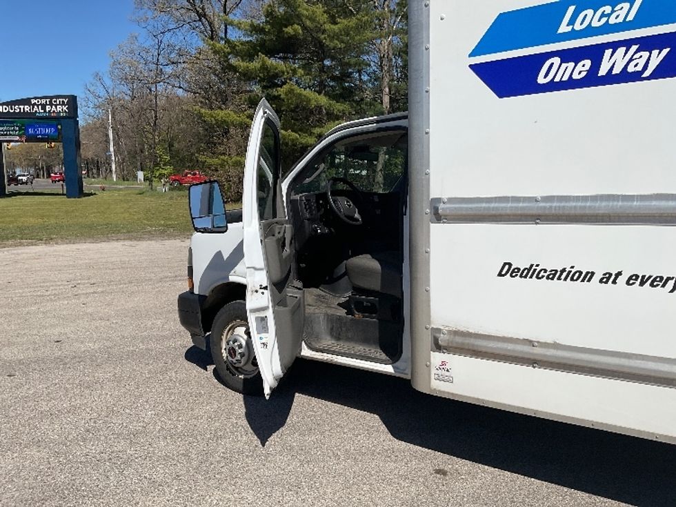 Light Duty Box Truck-Light and Medium Duty Trucks-GMC-2021-Savana G33903-Jackson-MI-95,059\n\t\tmiles-$ 29,250 - Image 16