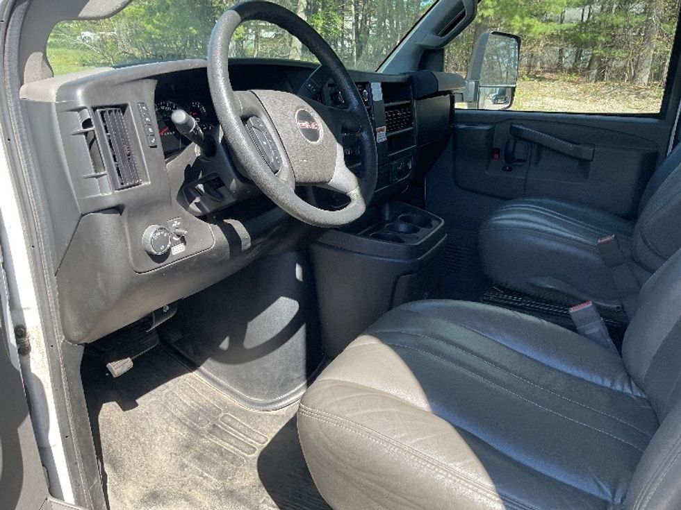 Light Duty Box Truck-Light and Medium Duty Trucks-GMC-2021-Savana G33903-Jackson-MI-95,059\n\t\tmiles-$ 29,250 - Image 17