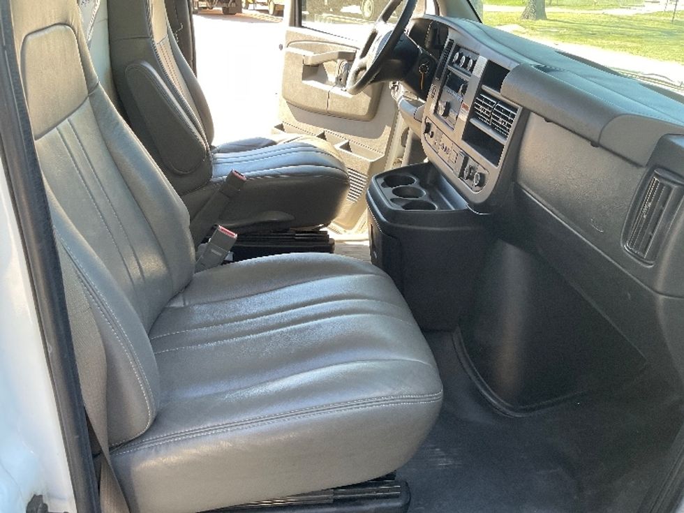 Light Duty Box Truck-Light and Medium Duty Trucks-GMC-2021-Savana G33903-Jackson-MI-95,059\n\t\tmiles-$ 29,250 - Image 22