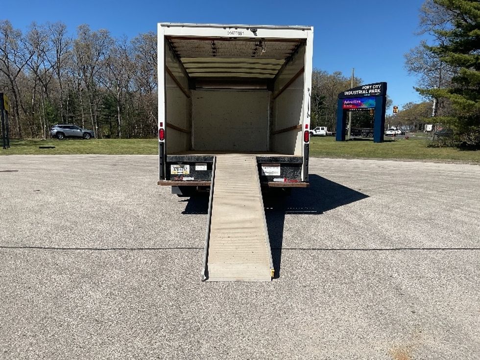 Light Duty Box Truck-Light and Medium Duty Trucks-GMC-2021-Savana G33903-Jackson-MI-95,059\n\t\tmiles-$ 29,250 - Image 9