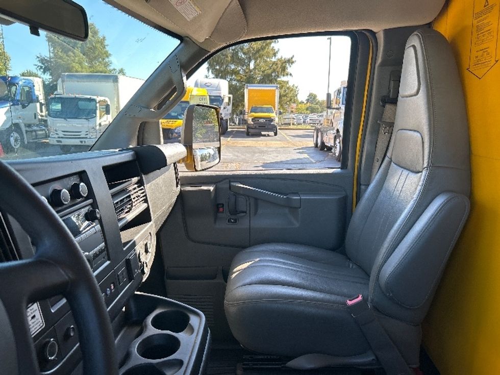 Light Duty Box Truck-Light and Medium Duty Trucks-GMC-2021-Savana G33903-Jackson-TN-103,932\n\t\tmiles-$ 26,250 - Image 19