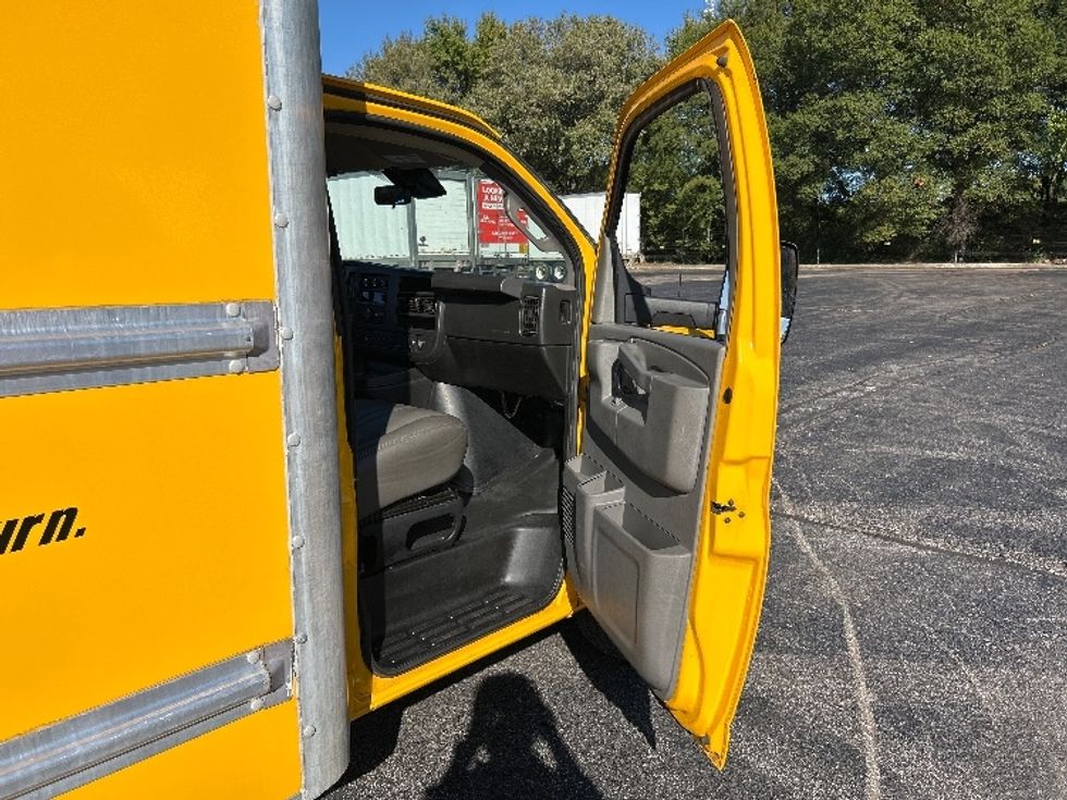 Light Duty Box Truck-Light and Medium Duty Trucks-GMC-2021-Savana G33903-Jackson-TN-103,932\n\t\tmiles-$ 26,250 - Image 20