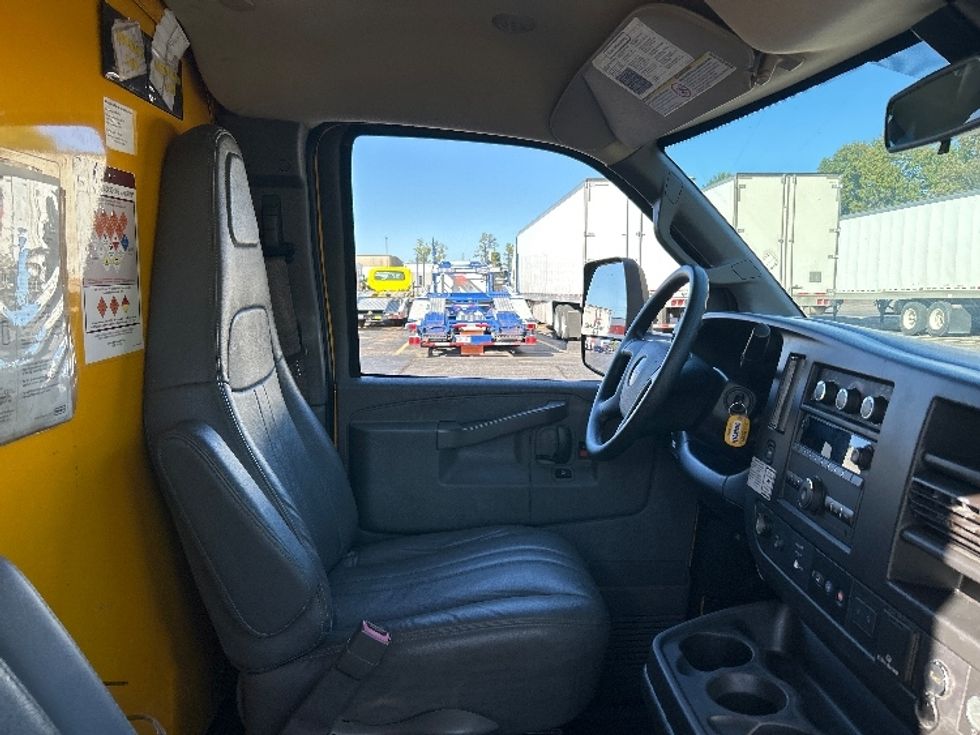 Light Duty Box Truck-Light and Medium Duty Trucks-GMC-2021-Savana G33903-Jackson-TN-103,932\n\t\tmiles-$ 26,250 - Image 22