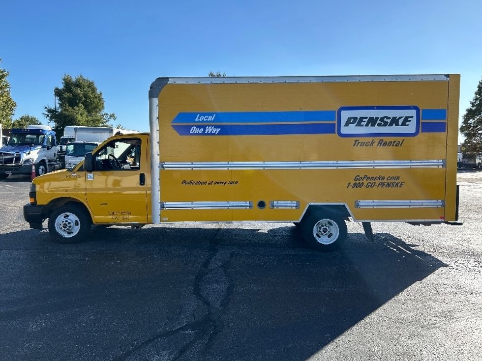 Light Duty Box Truck-Light and Medium Duty Trucks-GMC-2021-Savana G33903-Jackson-TN-103,932\n\t\tmiles-$ 26,250 - Image 4
