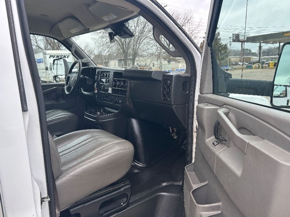 Light Duty Box Truck-Light and Medium Duty Trucks-GMC-2021-Savana G33903-Jackson-TN-117,181\n\t\tmiles-$ 27,250 - Image 18