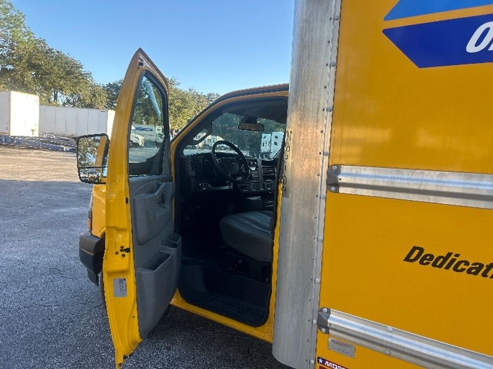 Light Duty Box Truck-Light and Medium Duty Trucks-GMC-2021-Savana G33903-Jacksonville-FL-105,052\n\t\tmiles-$ 25,250 - Image 16