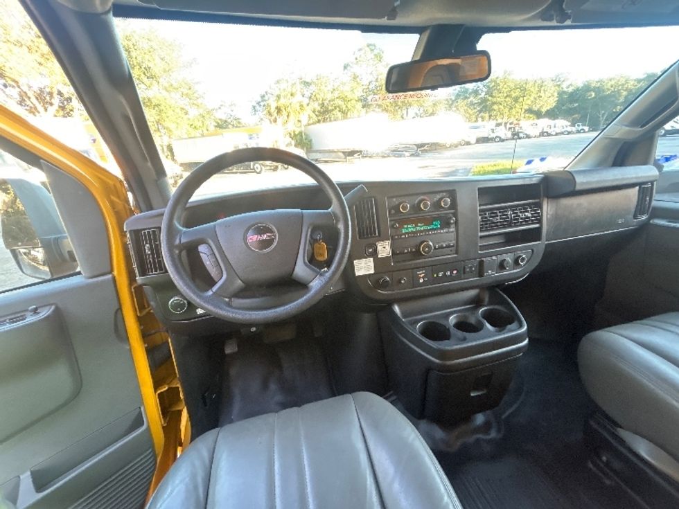 Light Duty Box Truck-Light and Medium Duty Trucks-GMC-2021-Savana G33903-Jacksonville-FL-105,052\n\t\tmiles-$ 25,250 - Image 17