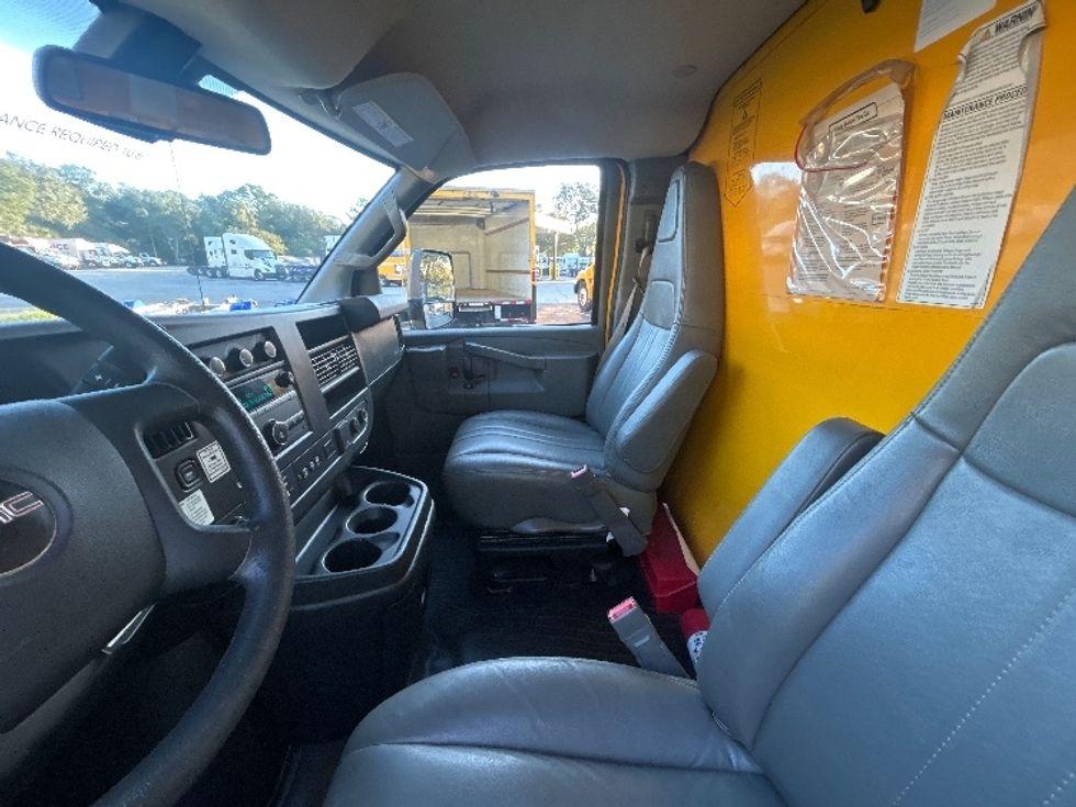 Light Duty Box Truck-Light and Medium Duty Trucks-GMC-2021-Savana G33903-Jacksonville-FL-105,052\n\t\tmiles-$ 25,250 - Image 19