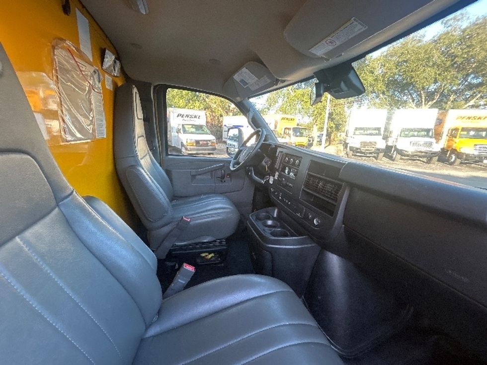 Light Duty Box Truck-Light and Medium Duty Trucks-GMC-2021-Savana G33903-Jacksonville-FL-105,052\n\t\tmiles-$ 25,250 - Image 22