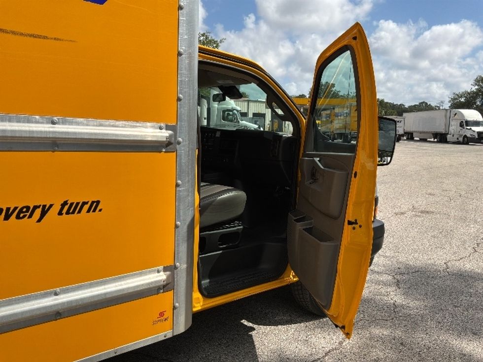 Light Duty Box Truck-Light and Medium Duty Trucks-GMC-2021-Savana G33903-Jacksonville-FL-105,347\n\t\tmiles-$ 25,000 - Image 20