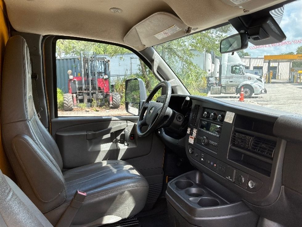 Light Duty Box Truck-Light and Medium Duty Trucks-GMC-2021-Savana G33903-Jacksonville-FL-105,347\n\t\tmiles-$ 25,000 - Image 22