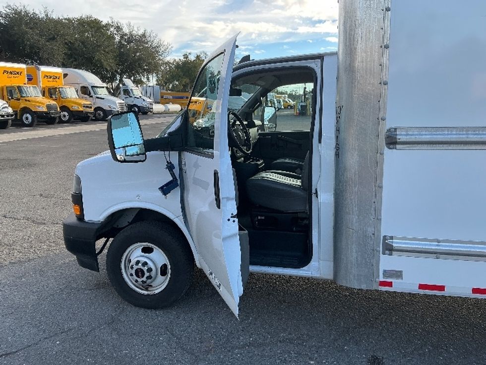 Light Duty Box Truck-Light and Medium Duty Trucks-GMC-2021-Savana G33903-Jacksonville-FL-109,112\n\t\tmiles-$ 29,750 - Image 15
